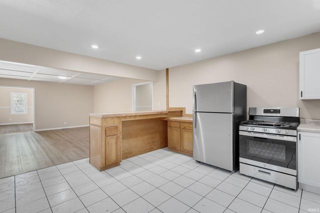 1225 S 27Th Street, South Bend, IN 46615