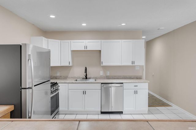 1225 S 27Th Street, South Bend, IN 46615