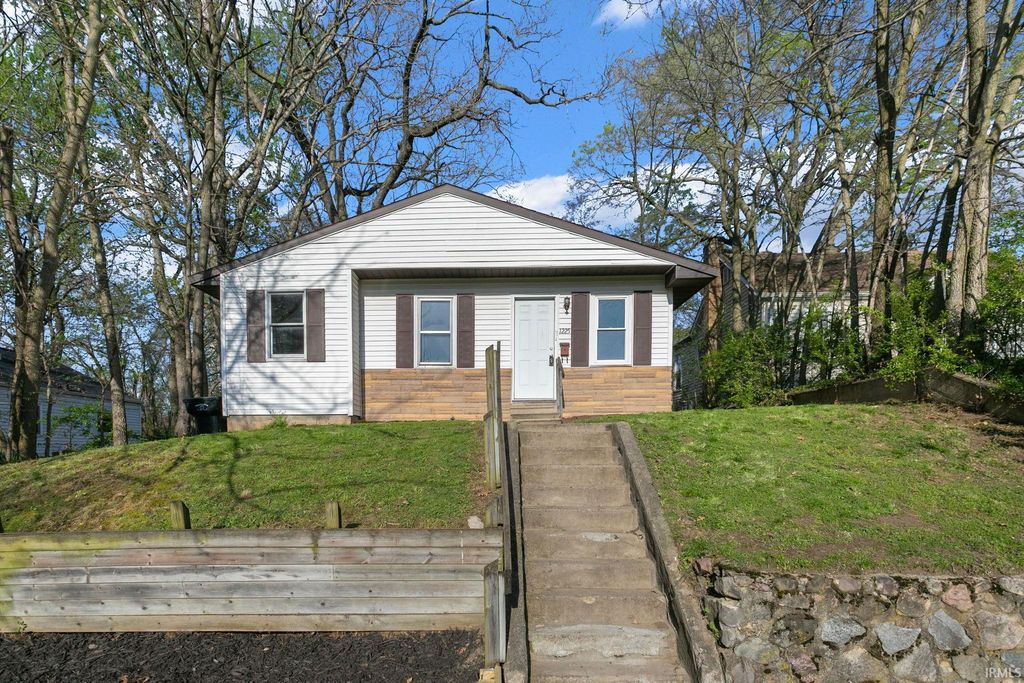 1225 S 27Th Street, South Bend, IN 46615