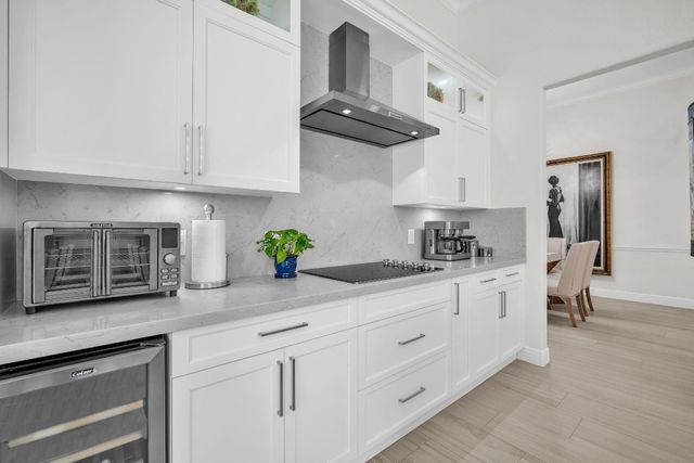 2577 Jardin Court, Weston, FL 33327