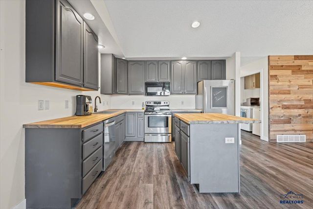 1028 S 35TH ST, Spearfish, SD 57783