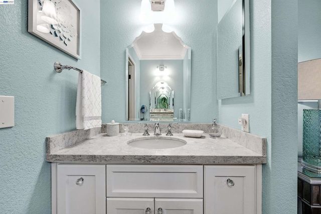 6169 6169 Thornton Avenue B, Newark, CA 94560