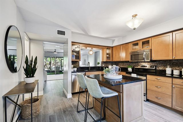 2553 W MARYLAND AVENUE, Tampa, FL 33629