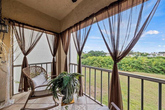 1860 MASSACHUSETTS AVENUE NE 206, St Petersburg, FL 33703