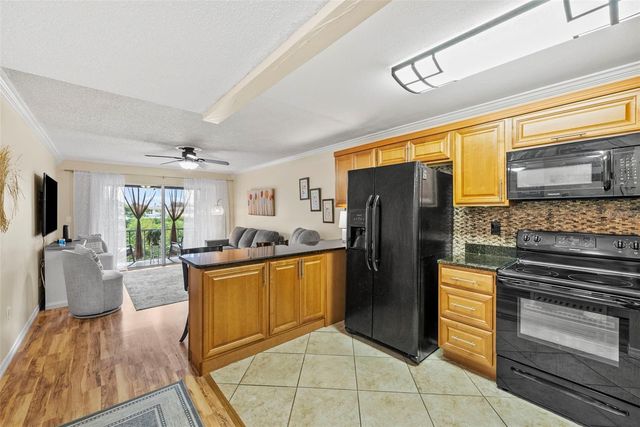 1860 MASSACHUSETTS AVENUE NE 206, St Petersburg, FL 33703