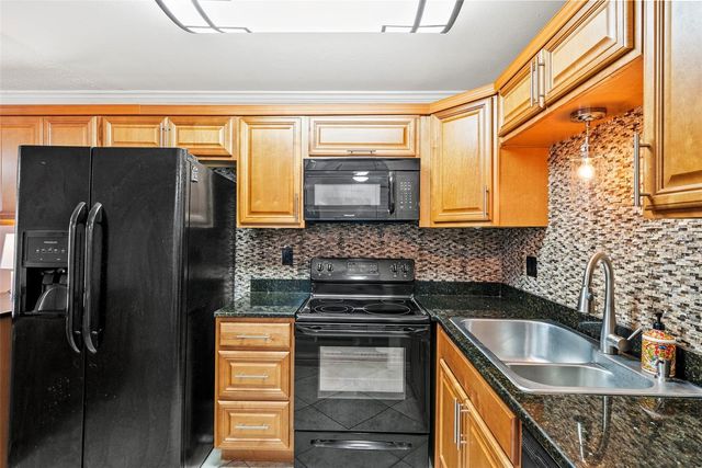 1860 MASSACHUSETTS AVENUE NE 206, St Petersburg, FL 33703