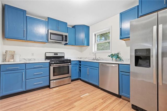 912 Colbern Drive, Belton, MO 64012