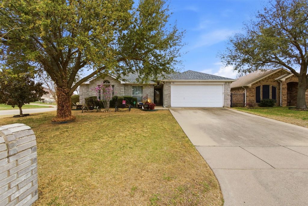 1724 Hope Town Drive, Mansfield, TX 76063