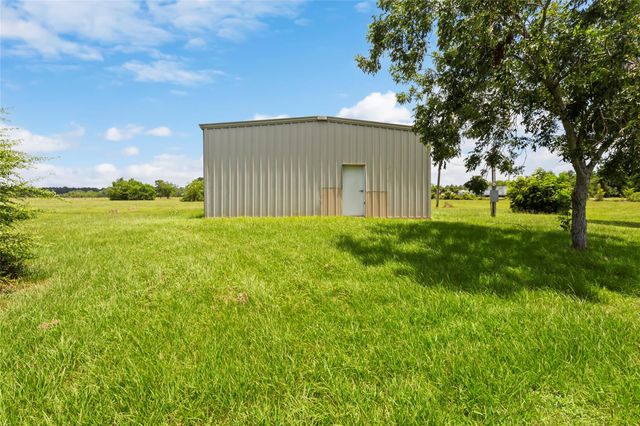 8802 Highway 35, Liverpool, TX 77577