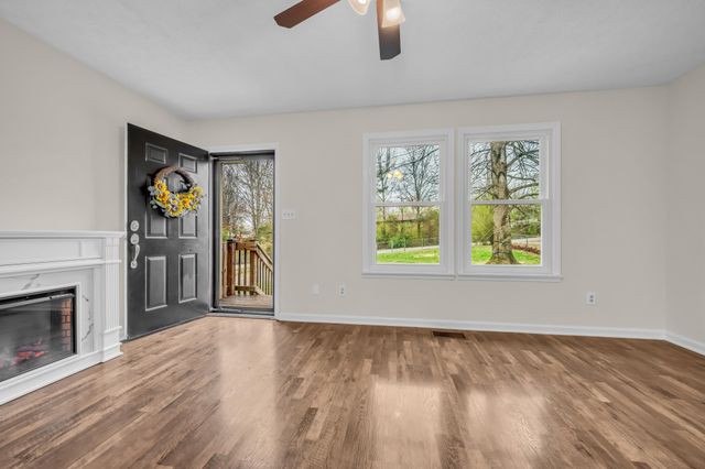 218 Quail CT, Dickson, TN 37055