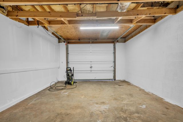 218 Quail CT, Dickson, TN 37055