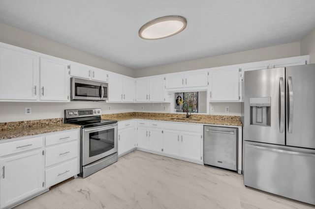 218 Quail CT, Dickson, TN 37055