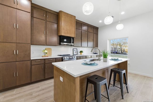 7801 Yellow Bark, Selma, TX 78154