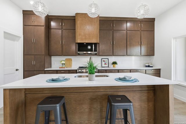 7801 Yellow Bark, Selma, TX 78154