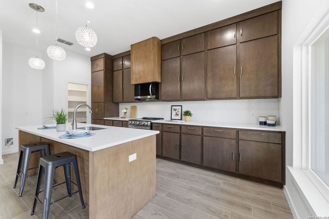 7801 Yellow Bark, Selma, TX 78154