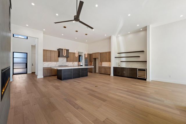 103 Via Roma CT, Horseshoe Bay, TX 78657