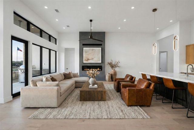 103 Via Roma CT, Horseshoe Bay, TX 78657