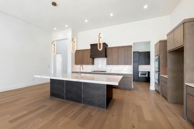 103 Via Roma CT, Horseshoe Bay, TX 78657