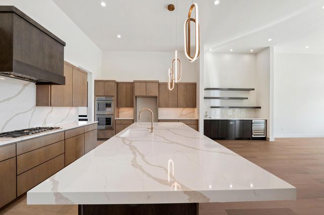 103 Via Roma CT, Horseshoe Bay, TX 78657