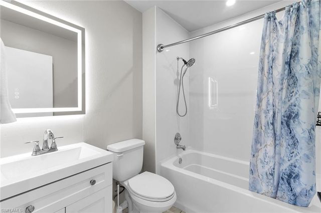 5245 Treetops DR, Naples, FL 34113