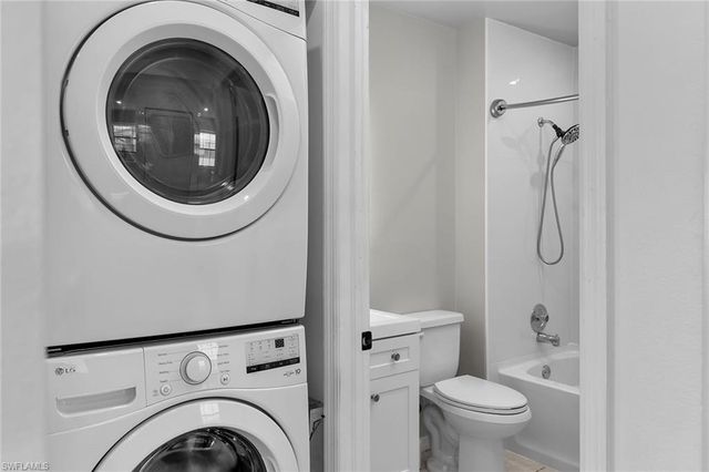 5245 Treetops DR, Naples, FL 34113