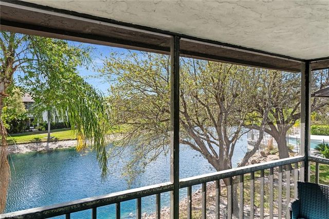 5245 Treetops DR, Naples, FL 34113