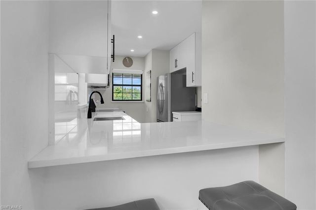 5245 Treetops DR, Naples, FL 34113