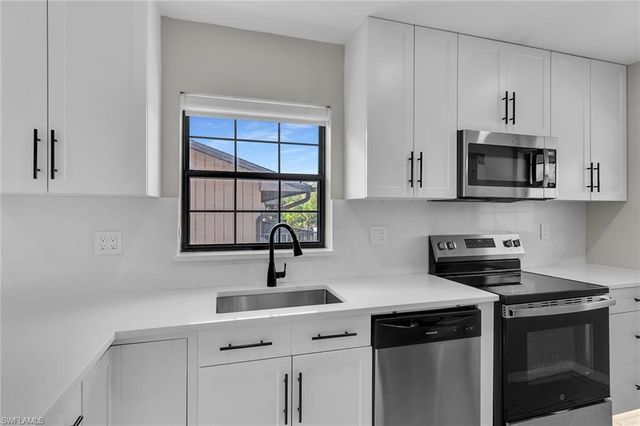 5245 Treetops DR, Naples, FL 34113