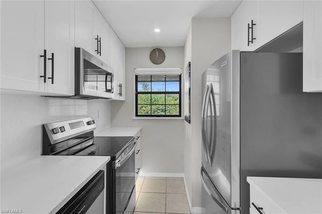 5245 Treetops DR, Naples, FL 34113