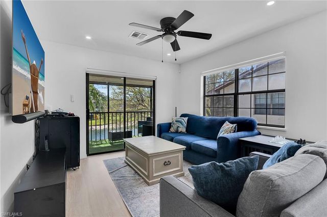 5245 Treetops DR, Naples, FL 34113