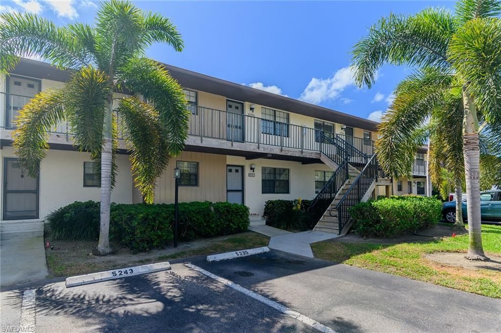 5245 Treetops DR, Naples, FL 34113