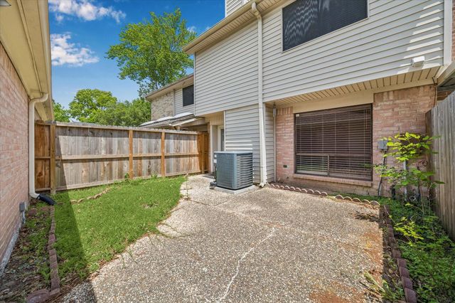1323 Reddleshire Lane 1323, Houston, TX 77043