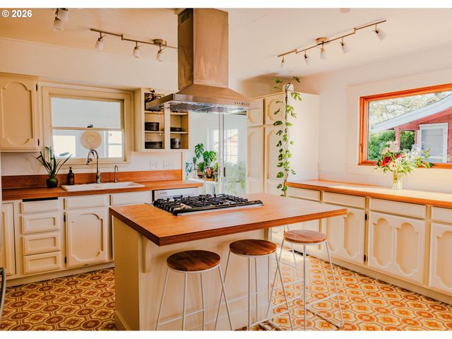 7138 N KNOWLES Ave, Portland, OR 97217