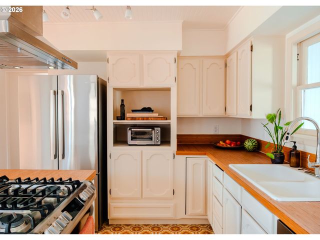 7138 N KNOWLES Ave, Portland, OR 97217