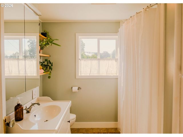 7138 N KNOWLES Ave, Portland, OR 97217