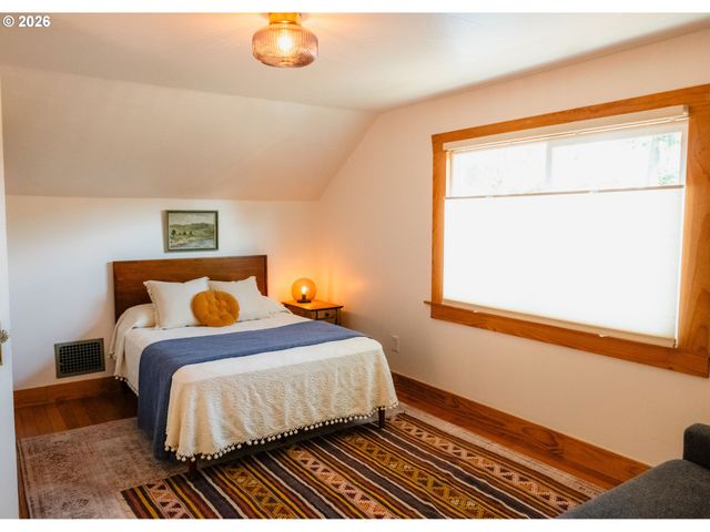 7138 N KNOWLES Ave, Portland, OR 97217