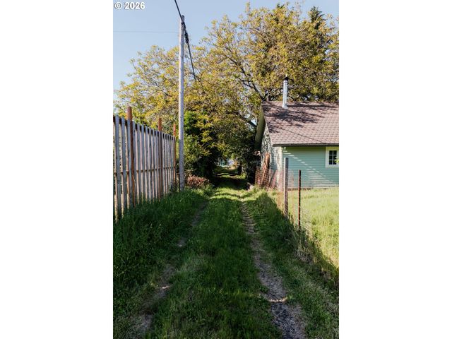 7138 N KNOWLES Ave, Portland, OR 97217