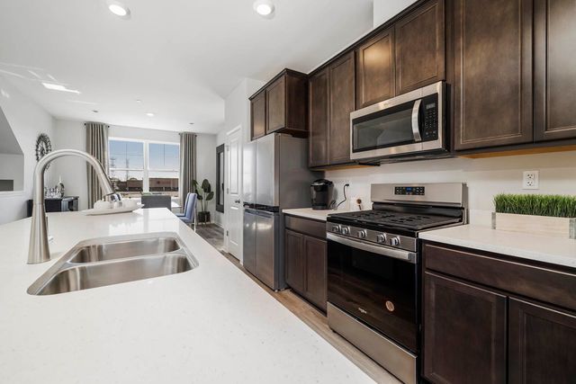 2165 Yellowstone Boulevard, Mundelein, IL 60060
