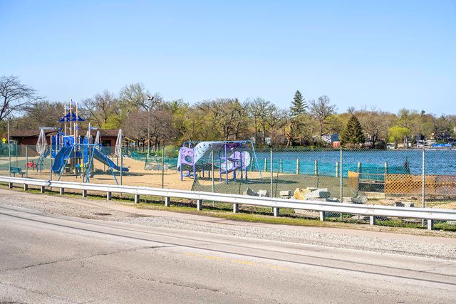 2165 Yellowstone Boulevard, Mundelein, IL 60060