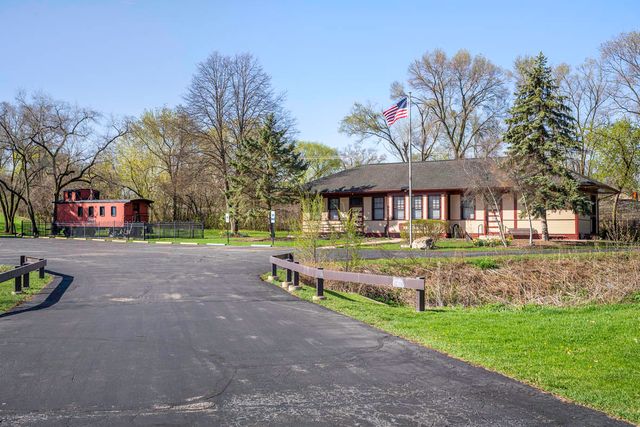 2165 Yellowstone Boulevard, Mundelein, IL 60060