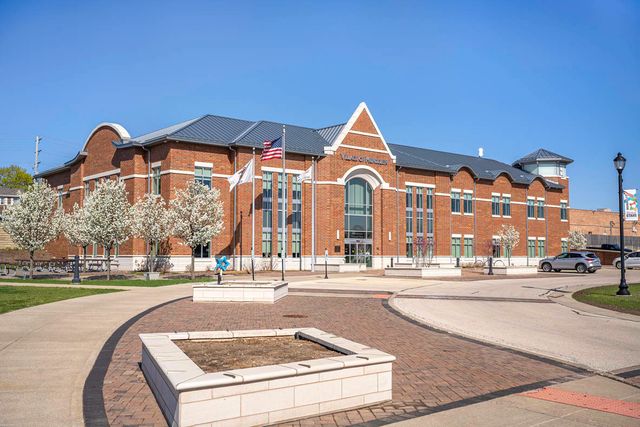 2165 Yellowstone Boulevard, Mundelein, IL 60060