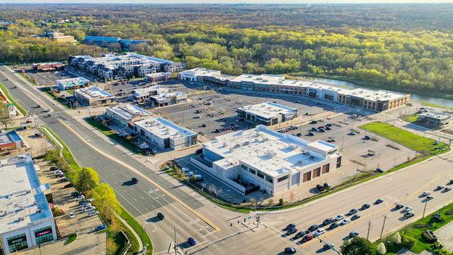 2165 Yellowstone Boulevard, Mundelein, IL 60060