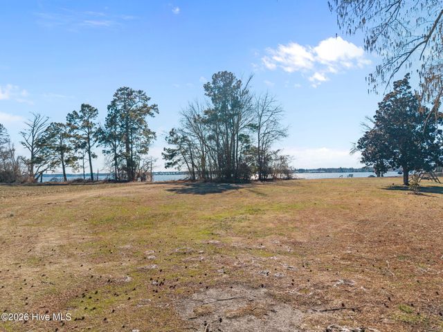 206 Austin Point Drive, Washington, NC 27889