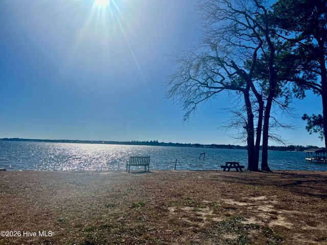 206 Austin Point Drive, Washington, NC 27889