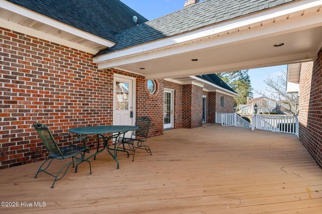 206 Austin Point Drive, Washington, NC 27889