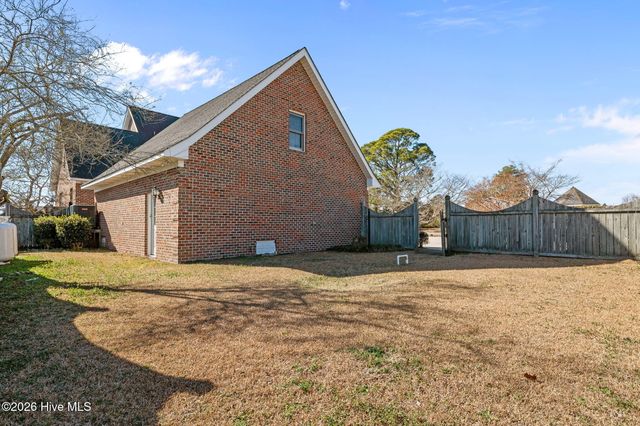206 Austin Point Drive, Washington, NC 27889
