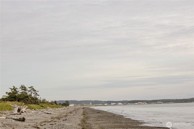 4693 Surfcrest Drive, Oak Harbor, WA 98277