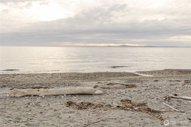 4693 Surfcrest Drive, Oak Harbor, WA 98277