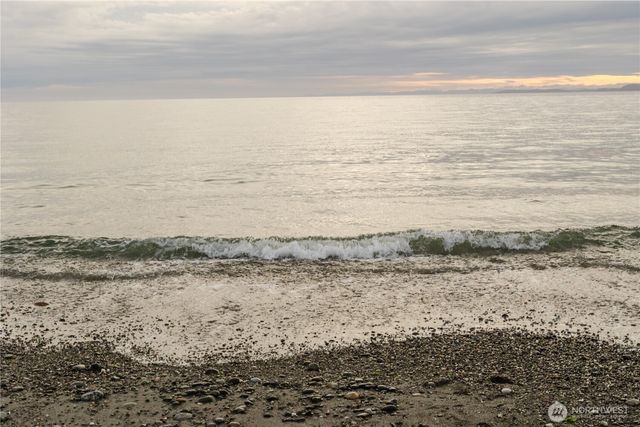 4693 Surfcrest Drive, Oak Harbor, WA 98277