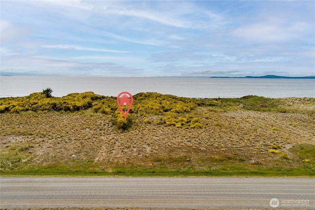 4693 Surfcrest Drive, Oak Harbor, WA 98277